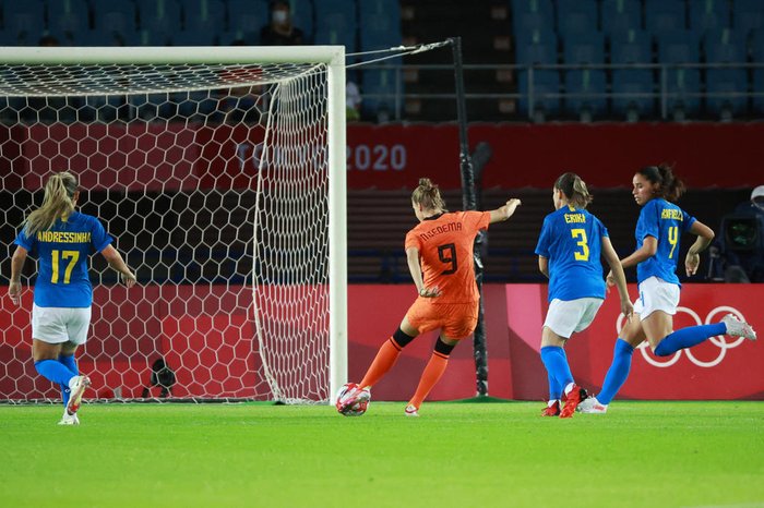 Em jogo de seis gols, Brasil e Holanda empatam no futebol feminino