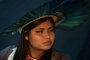 Uma mulher indígena da tribo Krenak participa de manifestação exigindo a demarcação de terras indígenas em Brasília, em 8 de setembro de 2021. - O Supremo Tribunal Federal (STF) retoma nesta quarta-feira um julgamento que pode colocar em xeque centenas de indígenas terras pendentes de demarcação no país. (Foto: CARL DE SOUZA / AFP)<!-- NICAID(14891437) -->