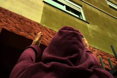 Bebê é jogada pelo pai da janela de apartamento em Caxias <!-- NICAID(15229721) -->