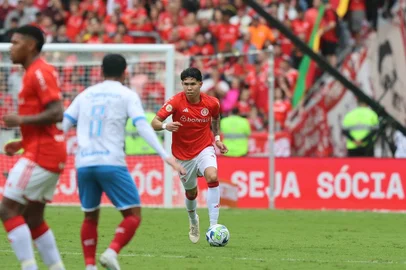 Nico Hernández, zagueiro do Inter