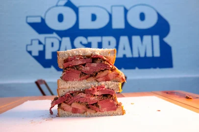 Moishe's Deli<!-- NICAID(14836045) -->