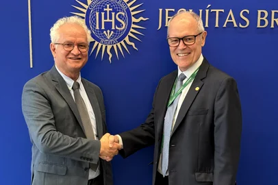 Padre Sérgio Mariucci, reitor da Unisinos (E) e Márcio Pizzato, presidente do Conselho de Administração da Unimed (D)<!-- NICAID(16204748) -->