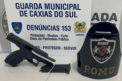 Na noite desta quinta-feira (11), um homem, 40 anos, foi preso por porte ilegal de arma de fogo, no aeroporto Hugo Cantergiani. Segundo a Guarda Municipal, a solicitação foi realizada por um funcionário do raio-X, no momento do embarque com destino a João Pessoa (PB). A arma estava municiada e sem permissão de porte.<!-- NICAID(15426895) -->