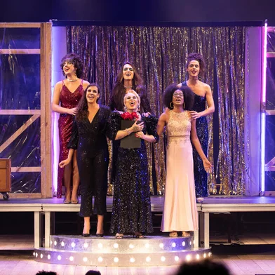 Foto de cena do espetáculo Brenda Lee e o Palácio das Princesas no Theatro São Pedro, dentro da programação da segunda etapa do 30o. Porto Alegre em Cena.<!-- NICAID(15714823) -->