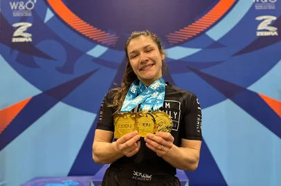 Jaine Fragoso, caxiense faixa preta de jiu-jitsu<!-- NICAID(16206843) -->