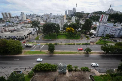 CAXIAS DO SUL, RS, BRASIL, 26/02/2024. Monumento ao Imigrante em Caxias completa 70 anos. Mostramos a vista do obelisco, com 22 metros de altura. (Bruno Todeschini/Agência RBS)Indexador: BTK<!-- NICAID(15690050) -->