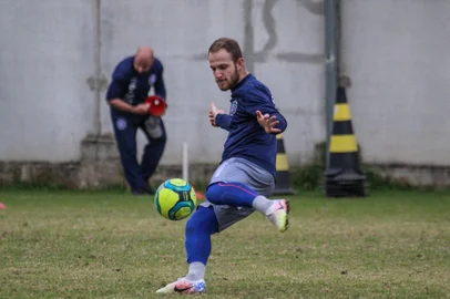 O lateral-esquerdo Rafael Furlan em treinamentos pelo Caxias durante a Série D do Campeonato Brasileiro.<!-- NICAID(15126116) -->