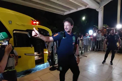 Sem Gabriel Jesus, Seleção Brasileira chega a Barranquilla para enfrentar a Colômbia<!-- NICAID(15598893) -->