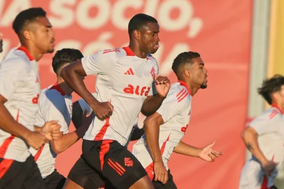 Jogadores do Inter em treino no CT Parque Gigante, em destaque Ricardo Mathias e Gustavo Prado.<!-- NICAID(16143695) -->