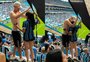 Pedido de namoro em jogo do Grêmio vira polêmica em torcida organizada