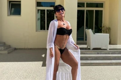 Gretchen posa de biquíni no Catar e brinca: "Tomando sol escondida"<!-- NICAID(15274769) -->