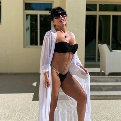 Gretchen posa de biquíni no Catar e brinca: "Tomando sol escondida"<!-- NICAID(15274769) -->