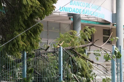 PORTO ALEGRE, RS, BRASIL - 19/01/2024 - Unidade de Saúde Santa Cecília tem transtornos após o temporal da última terça-feira (16). FOTO: RONALDO BERNARDI, AGÊNCIA RBS<!-- NICAID(15655084) -->