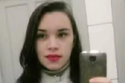 Mulher é morta a tiros por ex-companheiro no meio da rua em Encruzilhada do Sul, diz polícia<!-- NICAID(15846204) -->