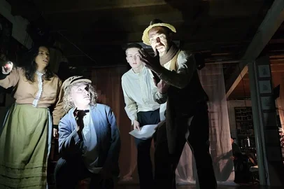 Miseri Coloni dá Voz ao Silêncio é o título do novo espetáculo agendado para estrear no dia 11 de outubro, no UCS Teatro, com ingressos totalmente gratuitos. No momento, o reconhecido Grupo de Teatro Miseri Coloni, que possui mais de 40 anos de palco, está na fase de ensaios e ajustes finais, tendo presente o marco dos 150 anos de imigração italiana, que corre em 2025. O projeto tem financiamento do ProCultura da SEDAC – Secretaria de Estado da Cultura - RS, com verba conquistada via Edital nº 16/2021 a Arte do Espetáculo, do FAC – Fundo de Apoio à Cultura.<!-- NICAID(15525371) -->
