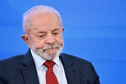 EVARISTO SA / AFP Brazilian President Luiz Inacio Lula da Silva gestures during the launch of the government's digital platform project for citizens at the Planalto Palace in Brasilia on July 23, 2025. (Photo by EVARISTO SA / AFP)Editoria: POLLocal: BrasíliaIndexador: EVARISTO SASecao: politics (general)Fonte: AFPFotógrafo: STF<!-- NICAID(16086377) -->