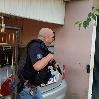 Grupo que entregava armas com drones em cadeia de Canoas onde líder de facção foi morto é alvo de operação<!-- NICAID(16255573) -->