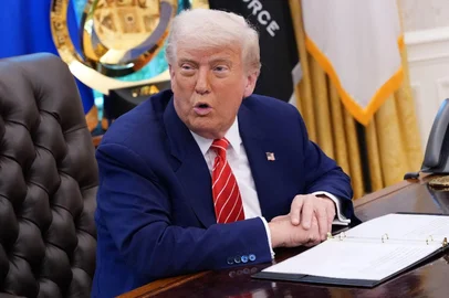 WASHINGTON, DC - MAY 30: U.S. President Donald Trump, ed by Tesla CEO Elon Musk, speaks to reporters in the Oval Office of the White House on May 30, 2025 in Washington, DC. Musk, who served as an adviser to Trump and led the Department of Government Efficiency, announced he would leave the Trump istration to refocus on his businesses.   Kevin Dietsch/Getty Images/AFP (Photo by Kevin Dietsch / GETTY IMAGES NORTH AMERICA / Getty Images via AFP)<!-- NICAID(16049625) -->