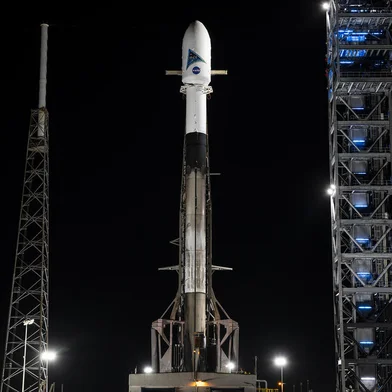 AFS-8/101Um foguete SpaceX Falcon 9 com a espaçonave PACE (Plankton, Aerosol, Cloud, Ocean Ecosystem) da NASA encapsulada no topo é elevado para uma posição vertical no Complexo de Lançamento Espacial 40 na Estação da Força Espacial de Cabo Canaveral, na Flórida, na segunda-feira, 5 de fevereiro de 2024. Foto: NASA / SpaceX / DivulgaçãoLocal: KSCIndexador: SpaceXFonte: Digital Still Image<!-- NICAID(15670877) -->