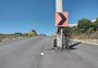 Apesar de menor quantidade, estrada entre Vila Oliva e Santa Lúcia do Piaí segue com postes sobre a pista