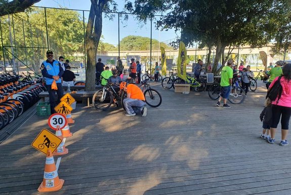 Pedal da Paz reúne ciclistas e causa alterações no trânsito na orla do Guaíba neste sábado<!-- NICAID(15740437) -->