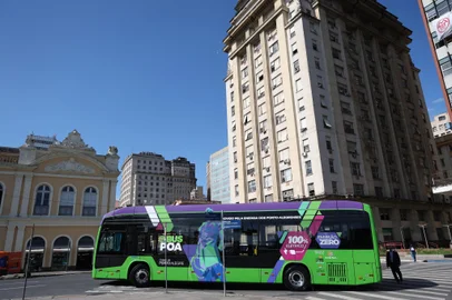 Porto Alegre, RS, Brasil - Caderno ESG - Ônibus Elétrico na capital é case do Caderno ESG.Indexador: jeff botega<!-- NICAID(15896062) -->
