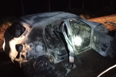Corpo carbonizado é encontrado em Portão<!-- NICAID(15506299) -->