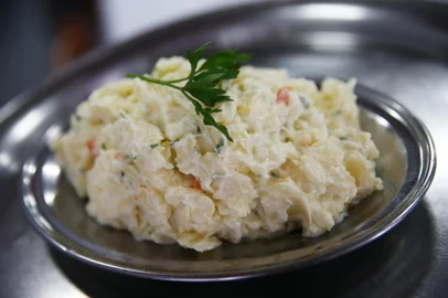 PORTO ALEGRE, RS, BRASIL, 12-11-2014: Hotlist de salada de maionese em churrascarias, para o caderno Gastrô por Destemperados. Na foto, salada de maionese da churrascaria Porto Belo (FOTO FÉLIX ZUCCO/AGÊNCIA RBS, Editoria Destemperados).<!-- NICAID(10977693) -->