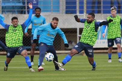 PORTO ALEGRE, RS, BRASIL - 02/07/2025 -  Grêmio recebe o Aimoré no CT Luiz Carvalho para jogo treino durante parada do mundial de clubes FIFA. Foto: André Ávila/ Agência RBS<!-- NICAID(16071747) -->