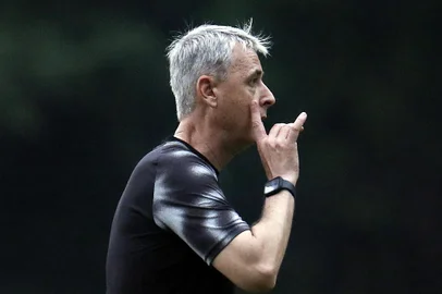 Tiago Nunes. Treino do Botafogo, Esoaco Lonier. 15 de Novembro de 2023, Rio de Janeiro, RJ, Brasil. Foto: Vitor Silva/Botafogo. Imagem protegida pela Lei do Direito Autoral Nº 9.610, DE 19 DE FEVEREIRO DE 1998. Sendo proibido qualquer uso comercial, remunerado e manipulacao/alteracao da obra.Indexador: Vitor_SilvaFotógrafo: Vitor Silva/Botafogo<!-- NICAID(15599756) -->