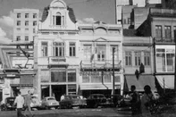 Praça Quinze, no Centro Histórico de Porto AlegreDécada de 1950<!-- NICAID(16166476) -->