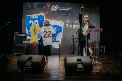 Edição de 2025 do tradicional leilão beneficente Mãos pelo RS. <!-- NICAID(16344664) -->