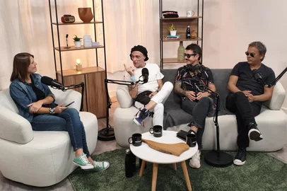 Paralelas com TNT e Ju Bublitz. Charles Master, Tchê Gomes e João Maldonado.<!-- NICAID(16262958) -->