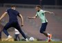 Neymar treina com bola e muda astral da Seleção 