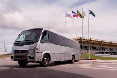 Volare modelo Fly 10 Limousine produzido na fábrica da Marcopolo em São Mateus.<!-- NICAID(15997946) -->