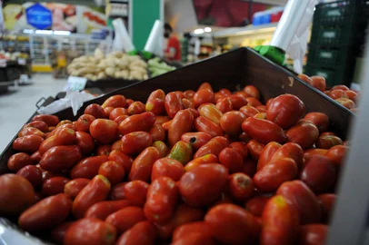 CAXIAS DO SUL, RS, BRASIL, 09/09/2021 - Nos mercados dos bairros o movimento não cresceu, mas, pelo menos um deles relatou mudança no comportamento dos clientes, que já compram maior quantidade de produtos da alimentação. (Marcelo Casagrande/Agência RBS)<!-- NICAID(14885180) -->