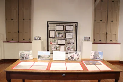 Parceria entre curso de Arquitetura e Urbanismo da UCS e o Museu do Imigrante levou à ampliação do inventário histórico do distritoResultado de um projeto realizado a partir de uma parceria entre a Universidade de Caxias do Sul, por meio do curso de Arquitetura e Urbanismo, e o Museu do Imigrante, em Bento Gonçalves, uma mostra sobre os bens patrimoniais do distrito de Faria Lemos pode ser conferida até o dia 31 de janeiro, na sede do museu.<!-- NICAID(15942117) -->