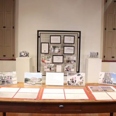Parceria entre curso de Arquitetura e Urbanismo da UCS e o Museu do Imigrante levou à ampliação do inventário histórico do distritoResultado de um projeto realizado a partir de uma parceria entre a Universidade de Caxias do Sul, por meio do curso de Arquitetura e Urbanismo, e o Museu do Imigrante, em Bento Gonçalves, uma mostra sobre os bens patrimoniais do distrito de Faria Lemos pode ser conferida até o dia 31 de janeiro, na sede do museu.<!-- NICAID(15942117) -->