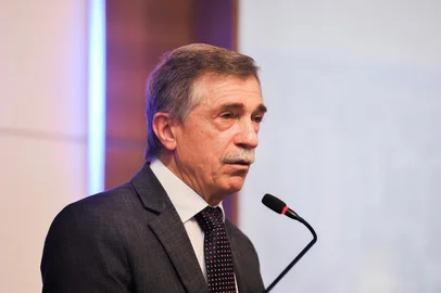 CAXIAS DO SUL, RS, BRASIL, 13/03/2023. O prefeito Adiló Didomenico palestrou em reunião-almoço da Câmara de Indústria, Comércio e Serviços (CIC) de Caxias do Sul, e apresentou o balanço dos dois primeiros anos da sua gestão na prefeitura. O evento contou com a presença de políticos e empresários da região. (Neimar De Cesero/Agência RBS)Indexador: NEIMAR DE CESERO<!-- NICAID(15374105) -->