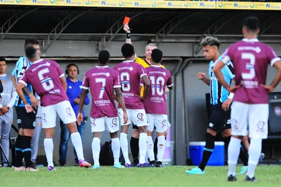 CAXIAS DO SUL, RS, BRASIL, 01/04/2023. Caxias x Grêmio, primeiro jogo da final do Campeonato Gaúcho (Gauchão 2023) e realizado no estádio Centenário. (Porthus Junior/Agência RBS)<!-- NICAID(15392007) -->