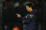 Brazil's coach Fernando Diniz gestures during the 2026 FIFA World Cup South American qualification football match between Uruguay and Colombia at the Centenario Stadium in Montevideo on October 17, 2023. (Photo by Pablo PORCIUNCULA / AFP)Editoria: SPOLocal: MontevideoIndexador: PABLO PORCIUNCULASecao: soccerFonte: AFPFotógrafo: STF<!-- NICAID(15571858) -->