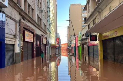 Devido a alagamentos, comércios do Centro Histórico fecham na segunda-feira (6)<!-- NICAID(15756104) -->