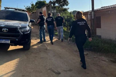 Polícia prende mãe, padrasto e avó paterna por tortura após agressões e castigos contínuos a menina de três anos em Viamão. Foto: Polícia Civil / Divulgação<!-- NICAID(15449934) -->