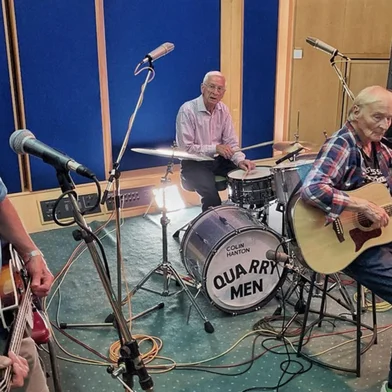 The Quarrymen, banda conhecida por ter sido a primeira de John Lennon, vem ao São Chico Beatle Festival em 2025.<!-- NICAID(15943430) -->