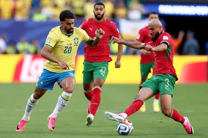 Brazil's midfielder #20 Lucas Paqueta and Morocco's defender #03 Noussair Mazraoui fight for the ball during the 2026 World Cup Group C football match between Brazil and Morocco at the New York/New Jersey Stadium in East Rutherford on June 13, 2026. (Photo by CHARLY TRIBALLEAU / AFP)<!-- NICAID(16305802) -->