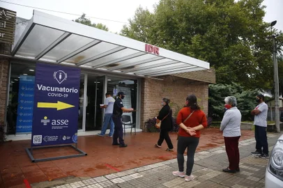 Rivera, Uruguai, 23/03/2021- Vacinação na cidade de Rivera, no Uruguai. Foto: Félix Zucco / Agencia RBS<!-- NICAID(14741068) -->