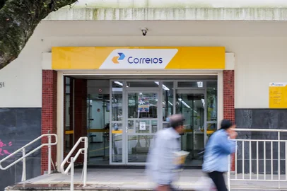 CAXIAS DO SUL, RS, BRASIL, 04/11/2024. Mais de 130 mil endividados têm a chance de renegociar dívidas com 99% de desconto em Caxias. Agência dos Correios foi habilitada para ação no final da manhã desta segunda-feira. (Neimar De Cesero/Agência RBS)Indexador: Neimar De Cesero<!-- NICAID(15906562) -->