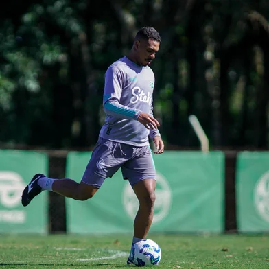 Treino do Juventude para a quarta rodada do Brasileirão 2025. Na foto, o volante Caíque.<!-- NICAID(16016898) -->