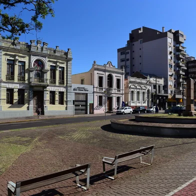 Espaço Roseli Doleski Pretto com Prédios Históricos (Museu Histórico Regional - Atualmente Fechado, Teatro Municipal Mucio de Castro e Academia Passofundense de Letras). Foto: Diogo Zanatta / Especial<!-- NICAID(15348825) -->