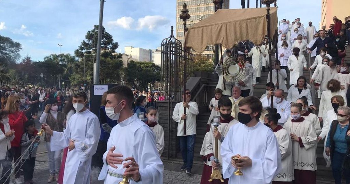 Missa e procissão de Corpus Christi reúnem cerca de 2 mil fiéis em Caxias do Sul Pioneiro Missa e procissão de Corpus Christi reúnem cerca de 2 mil fiéis em Caxias do Sul Pioneiro